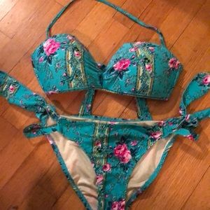 NWOT Betsey Johnson bikini sz L